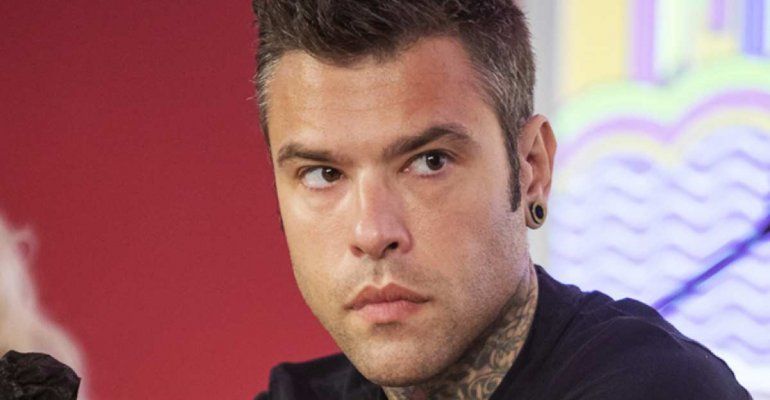 Fedez sbaglia hater: “Ti devasto” e mostra un’altra persona: quali le possibili conseguenze