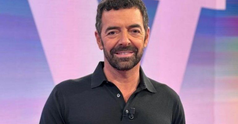 Alberto Matano, imprevisto alla ‘Vita in Diretta’, il giornalista visibilmente in difficoltà