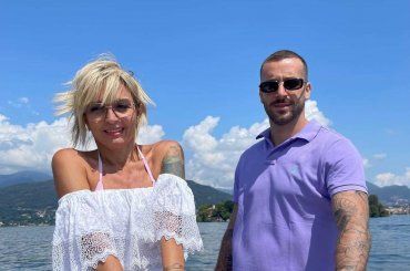 Andreas Muller lontano da Veronica, momento complicato per la coppia: c’è preoccupazione per la nascita delle gemelline