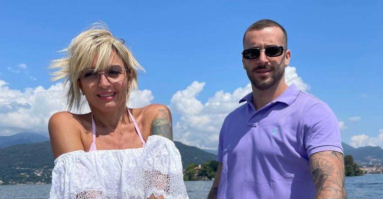 Andreas Muller lontano da Veronica, momento complicato per la coppia: c’è preoccupazione per la nascita delle gemelline