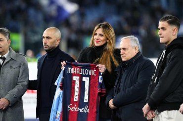 Arianna Mihajlovic, web in lacrime per la FOTO con Sinisa: ‘lui è ancora con te’