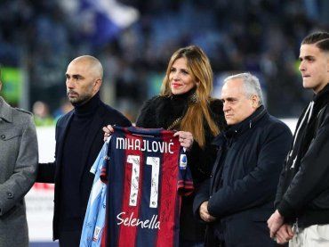 Arianna Mihajlovic, web in lacrime per la FOTO con Sinisa: ‘lui è ancora con te’