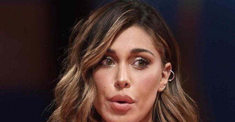 ‘Perchè Belen ha un ciuccio in bocca?’, la foto spiazza tutti: le varie ipotesi