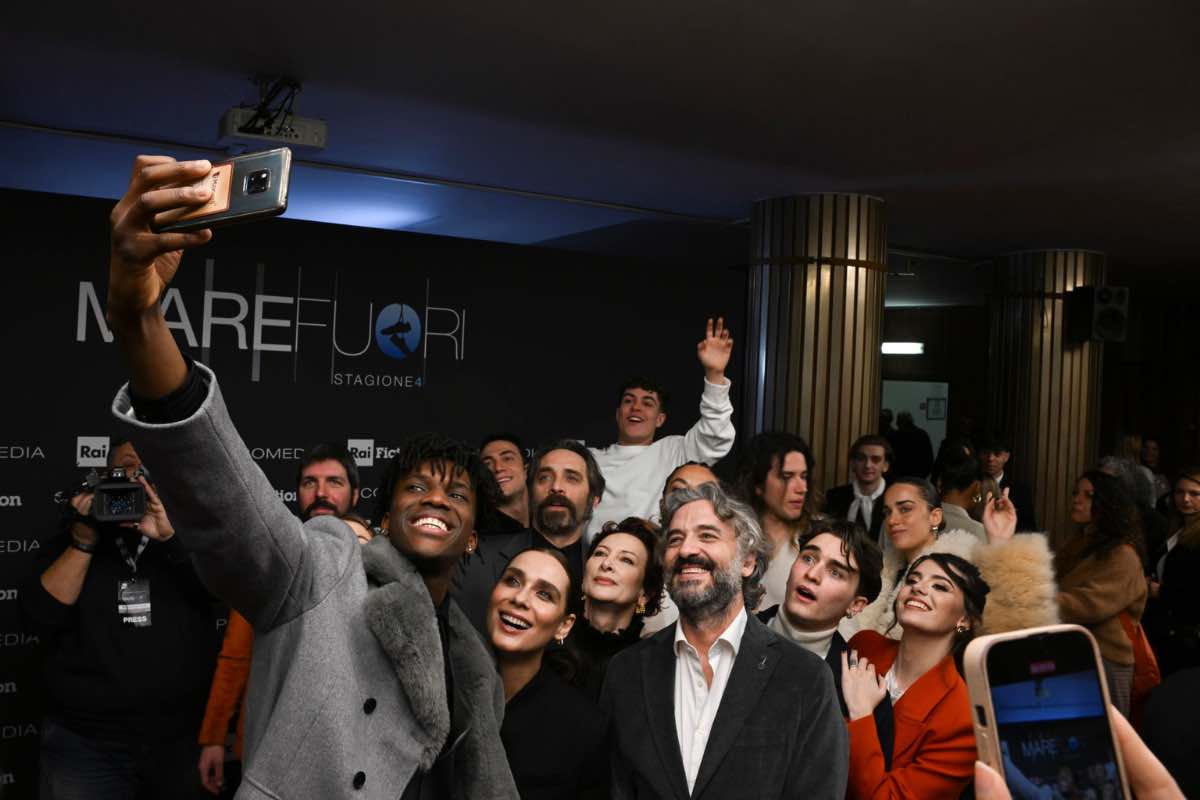 Cast Mare Fuori 4 silvia 