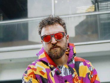 Rischia di essere licenziato durante il Festival di Sanremo, si salva per un pelo dietro le quinte