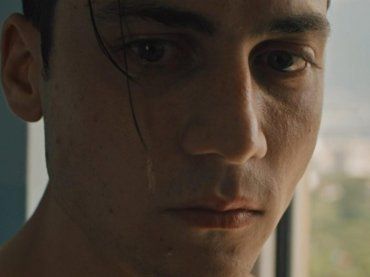 Mare Fuori, chi ha messo la maniglia sotto il cuscino di Edoardo? In questa scena si vede chiaramente (Spoiler) – VIDEO