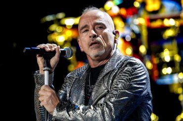 Eros Ramazzotti dopo la morte del padre, il cantante cerca di reagire e lo fa in un modo bellissimo