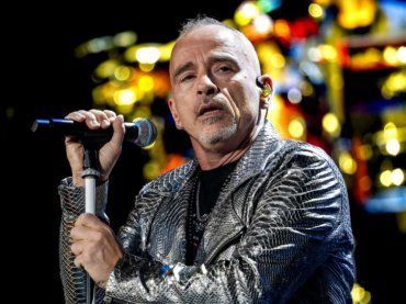 Eros Ramazzotti dopo la morte del padre, il cantante cerca di reagire e lo fa in un modo bellissimo