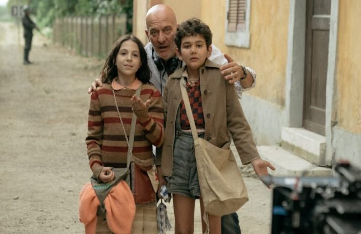 Frame da "L'ultima volta che siamo stati bambini", primo film da regista di Claudio Bisio. Frame da "L'ultima volta che siamo stati bambini", primo film da regista di Claudio Bisio.