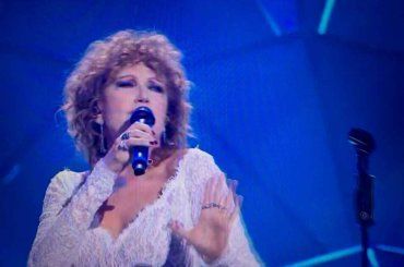 Fiorella Mannoia canta ‘Mariposa’, pubblico in visibilio
