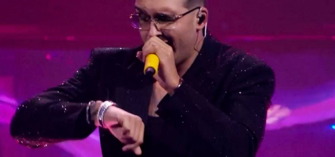 Geolier sul palco di Sanremo 2024