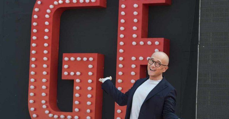 Alfonso Signorini viene fermato: cosa succede in casa Mediaset