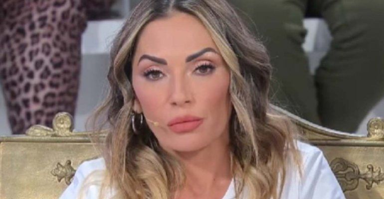 Uomini e Donne, Ida disperata per l’ennesima presa in giro, il cavaliere lascia il programma