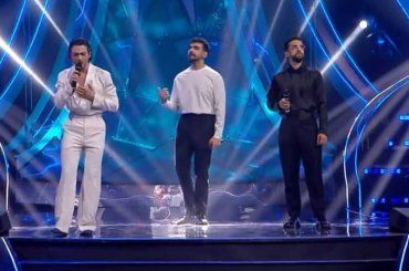 Ignazio Boschetto abbraccia Amadeus: “Menomale che non erano i Negramaro..”