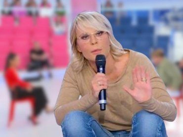 “Ti devi rassegnare“ a Uomini e Donne interviene Maria De Filippi e sono dolori