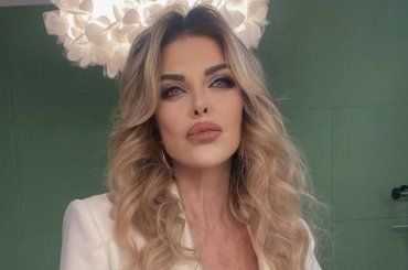 ‘Irriconoscibile, ma cos’è stato?’, Alba Parietti si scatta un selfie ed i commenti negativi la divorano – FOTO