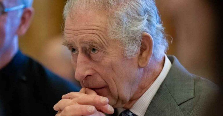 Re Carlo, la profezia di guarigione e le reali condizioni: quello che accade in Gran Bretagna non fa ben sperare