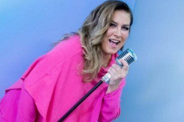 Romina Power torna il sorriso , l’amore per lei vince su tutto: la FOTO piena di “passione”