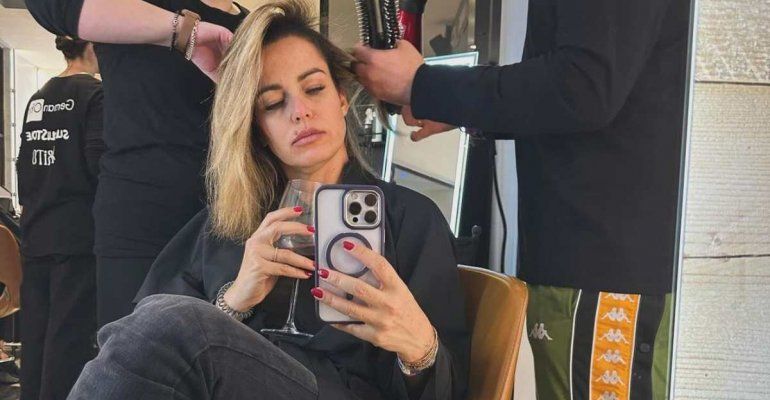 Sonia Bruganelli, la foto con un cerotto sul viso preoccupa i fan: cosa succede all’ex di Bonolis