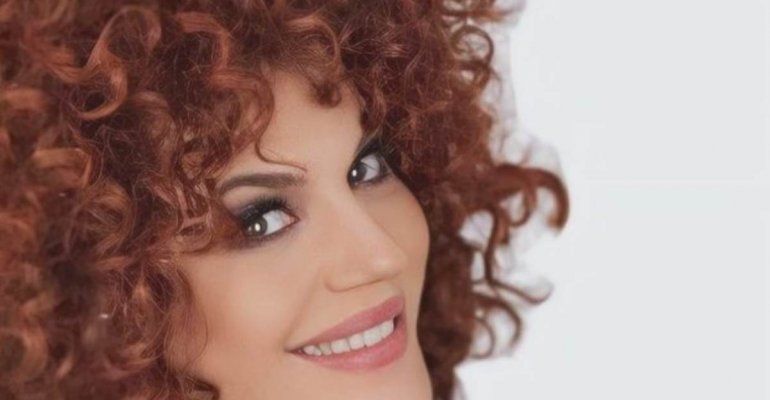 Manuela Villa, nessuno l’immaginava così. La cantante stupisce tutti e non per la voce – FOTO