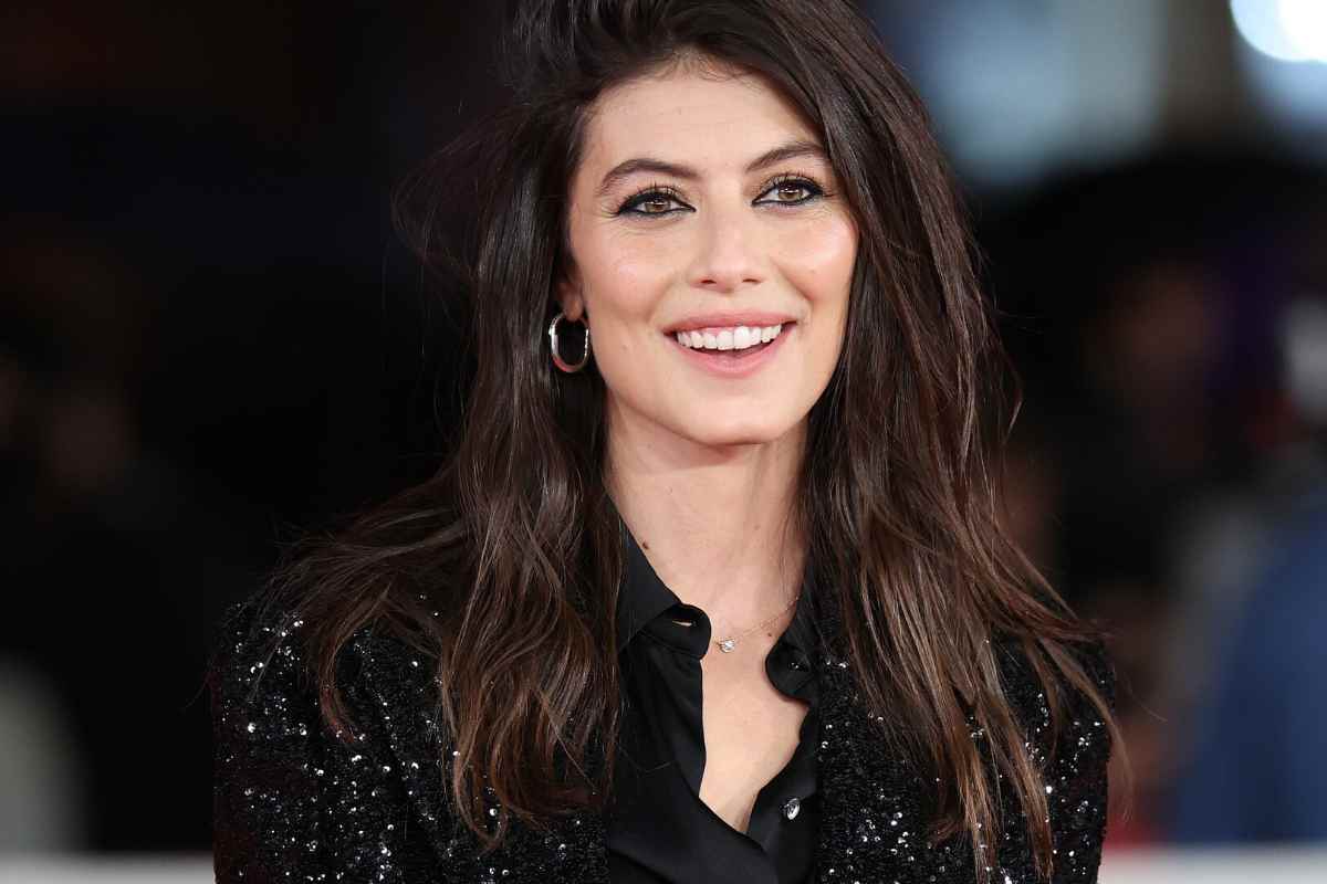 Alessandra Mastronardi drink