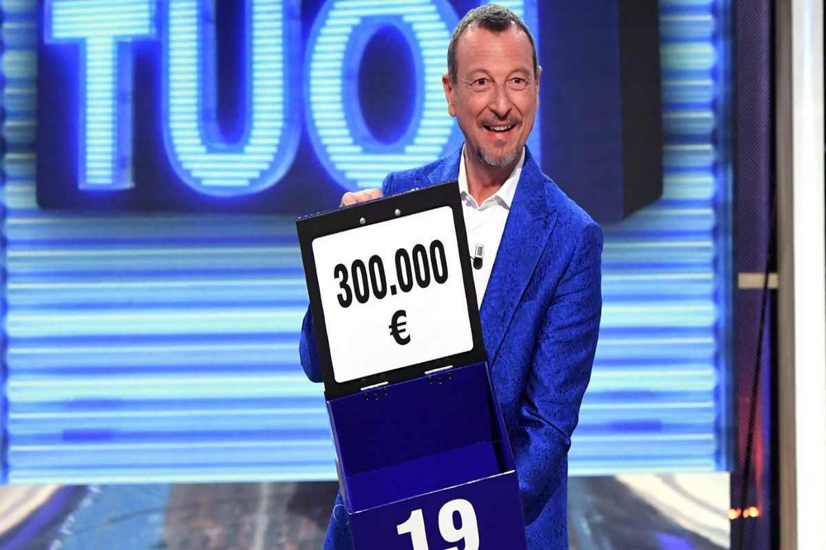 Amadeus ad Affari Tuoi. Amadeus ad Affari Tuoi.