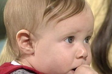 E’ una bellissima bambina dagli occhi blu. Ora è grande e il suo papà presentatore non c’è più. La riconoscete? FOTO