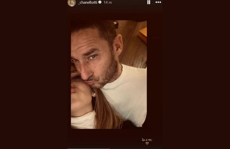 Chanel Totti con il papà Francesco. Chanel Totti con il papà Francesco.