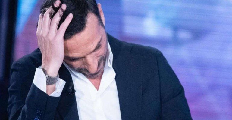 ‘Mi hanno detto che potevo morire’, Costantino Vitagliano a 49 anni costretto a vivere in queste condizioni