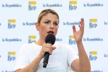 Emma Marrone: “A un certo punto ho odiato la scuola, colpa di una persona..”