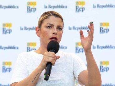 Emma Marrone: “A un certo punto ho odiato la scuola, colpa di una persona..”