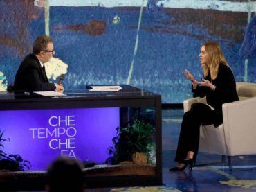 Chiara Ferragni da Fazio in tailleur nero, il significato dietro la scelta dell’outfit