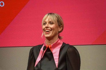 Federica Pellegrini torna in piscina a due mesi dal parto: ‘Riprendiamoci la schiena’