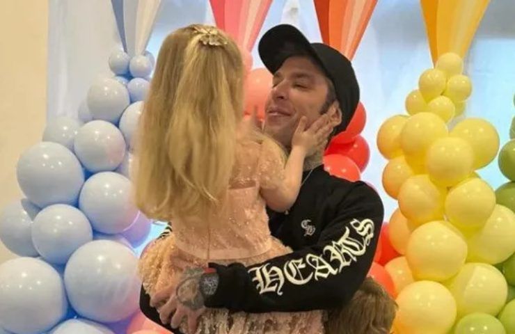 Fedez al compleanno di Vittoria