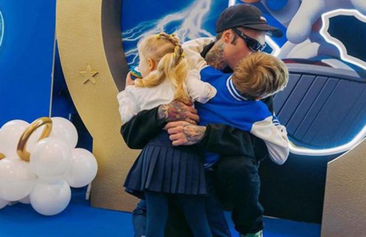 Fedez e i figli letto nuovo