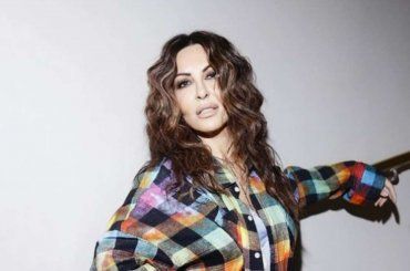 Sabrina Ferilli festeggia l’arrivo della primavera così: fan in delirio – FOTO