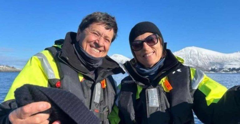 Gianni Morandi in Norvegia si tiene caldo con la sua Anna, ma nasconde un segreto inconfessabile – FOTO