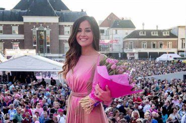 Bianco e nero seducente per Giorgia Palmas: lo shooting lascia senza parole