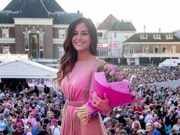 Bianco e nero seducente per Giorgia Palmas: lo shooting lascia senza parole