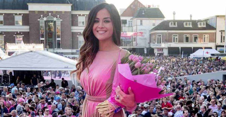 Bianco e nero seducente per Giorgia Palmas: lo shooting lascia senza parole