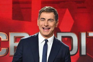 Finalista de “L’eredità” sommersa di insulti: “Non è possibile che è una maestra”