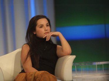 Melissa Panarello svela il suo rapporto con il denaro dopo ‘Cento colpi di spazzola’