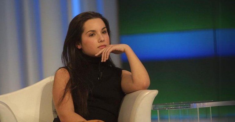 Melissa Panarello svela il suo rapporto con il denaro dopo ‘Cento colpi di spazzola’