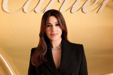 “Come una Regina”. Monica Bellucci fa impazzire i fan sui social – FOTO