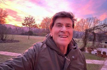 Gianni Morandi mostra le rughe in una foto: “tutto normale”
