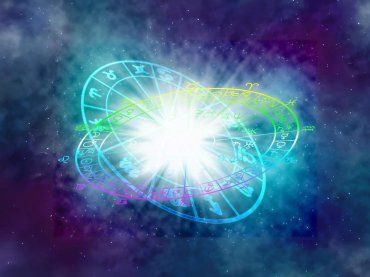 L’oroscopo di oggi, ecco il super amore di questi due segni fortunati