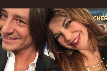 Alba Parietti cuore di mamma, il gesto per il figlio e la fidanzata non passa inosservato