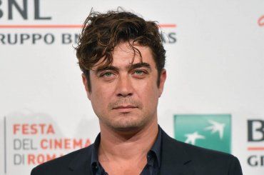 Riccardo Scamarcio: “Ho paura di morire”. Cosa ha segnato la vita del grande attore pugliese