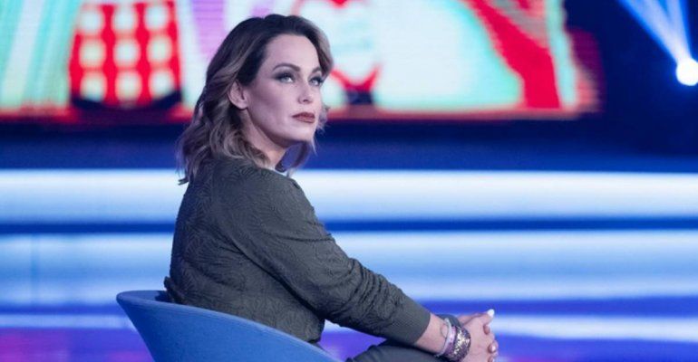 Sonia Bruganelli si mostra nella vasca da bagno..chissà cosa pensa Paolo Bonolis..