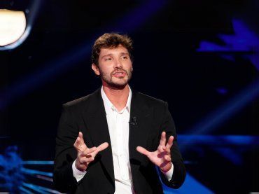Lo speciale messaggio di Stefano De Martino prima di entrare in scena